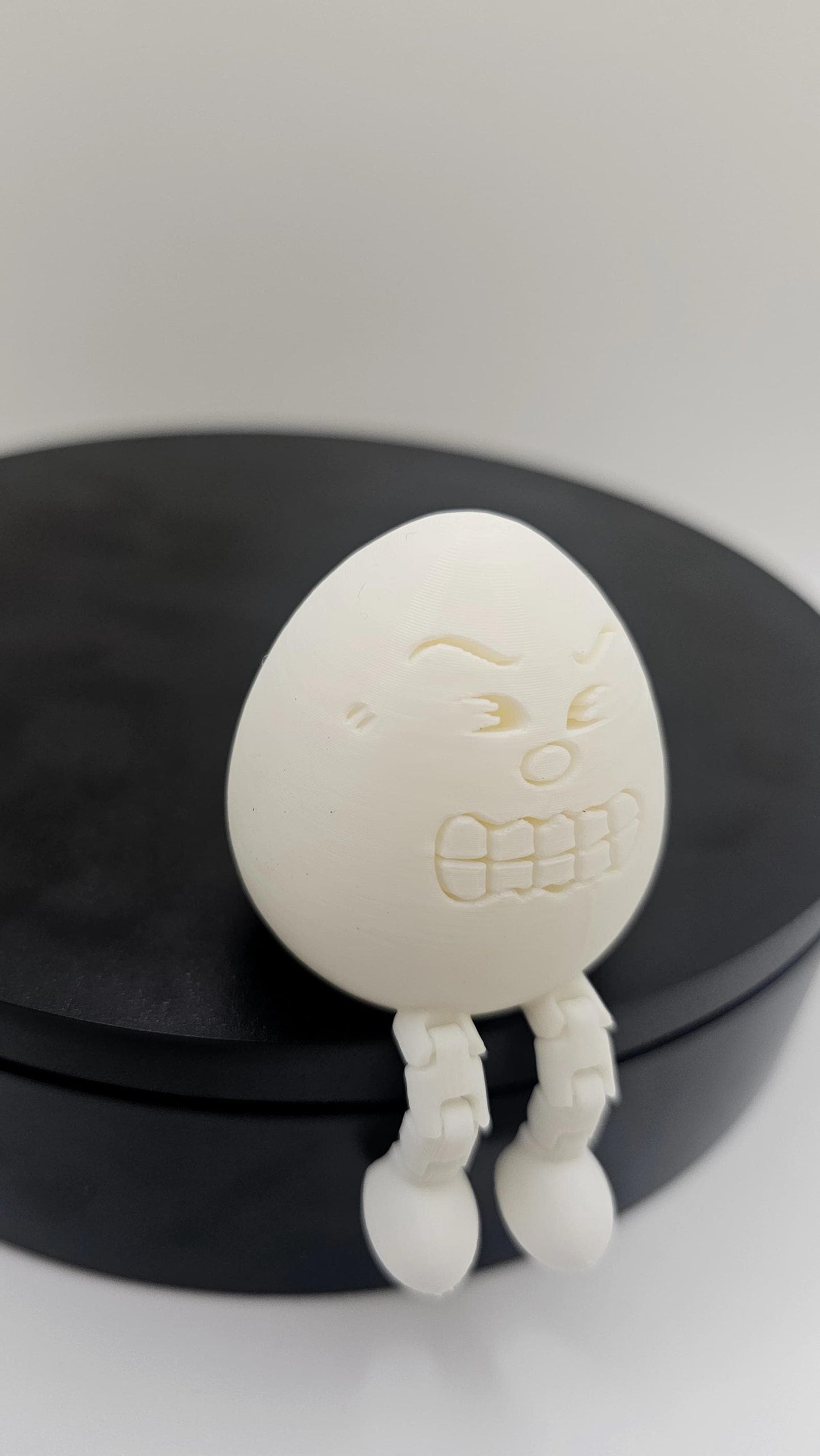 3D-Printed Angry Articulated Egg – Easter Decoration, Handcrafted PLA Figure