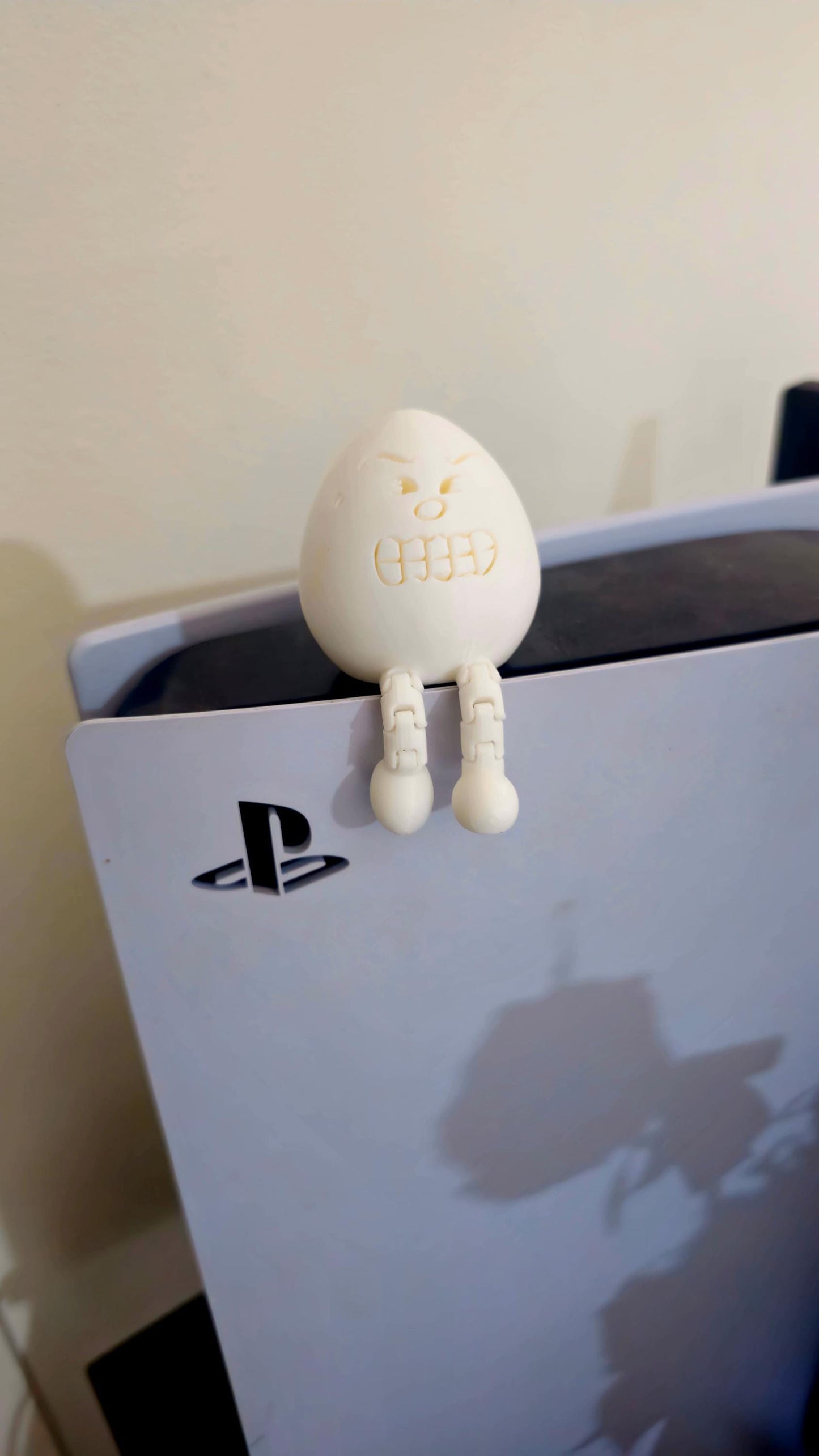 3D-Printed Angry Articulated Egg – Easter Decoration, Handcrafted PLA Figure