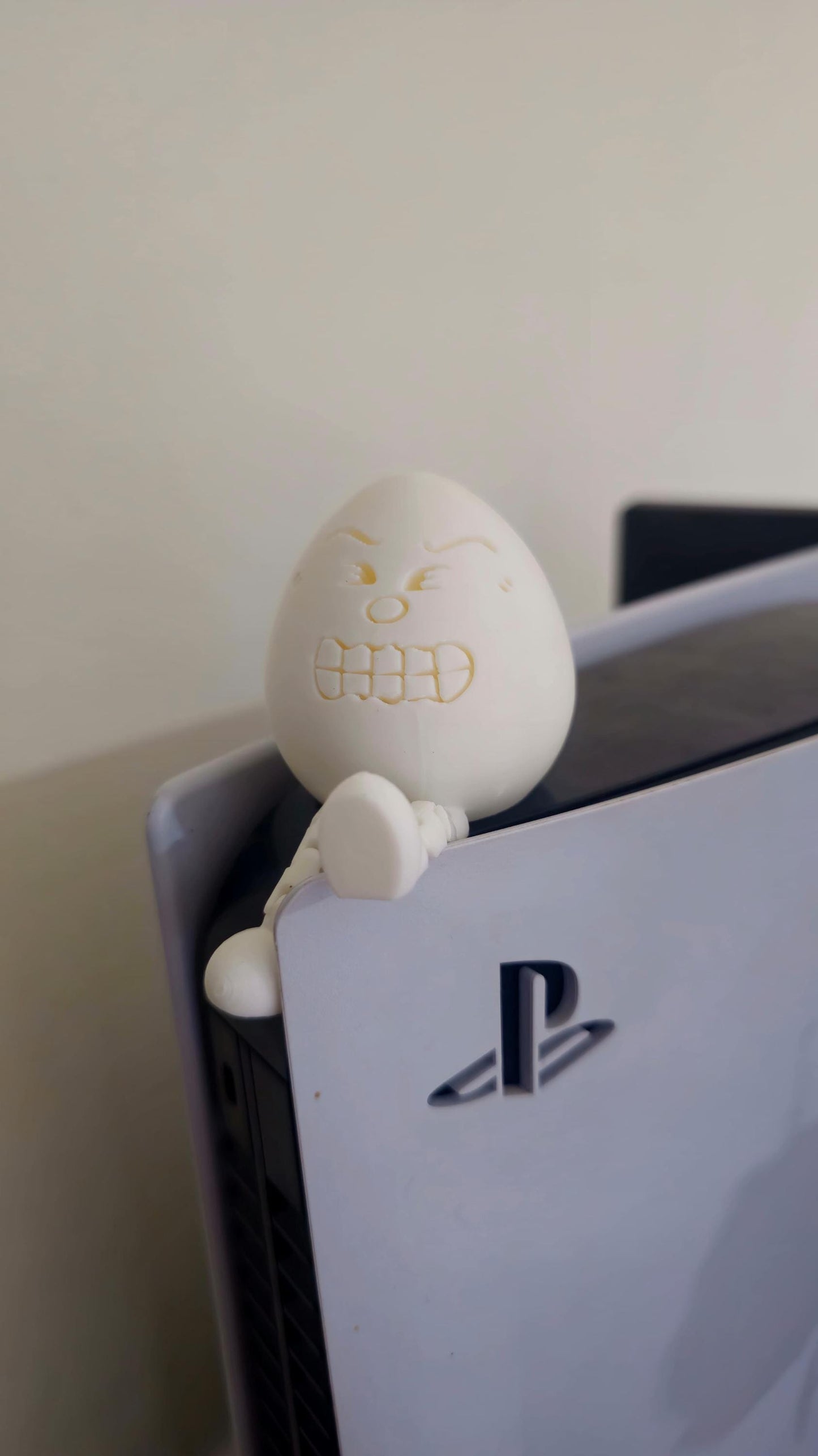 3D-Printed Angry Articulated Egg – Easter Decoration, Handcrafted PLA Figure