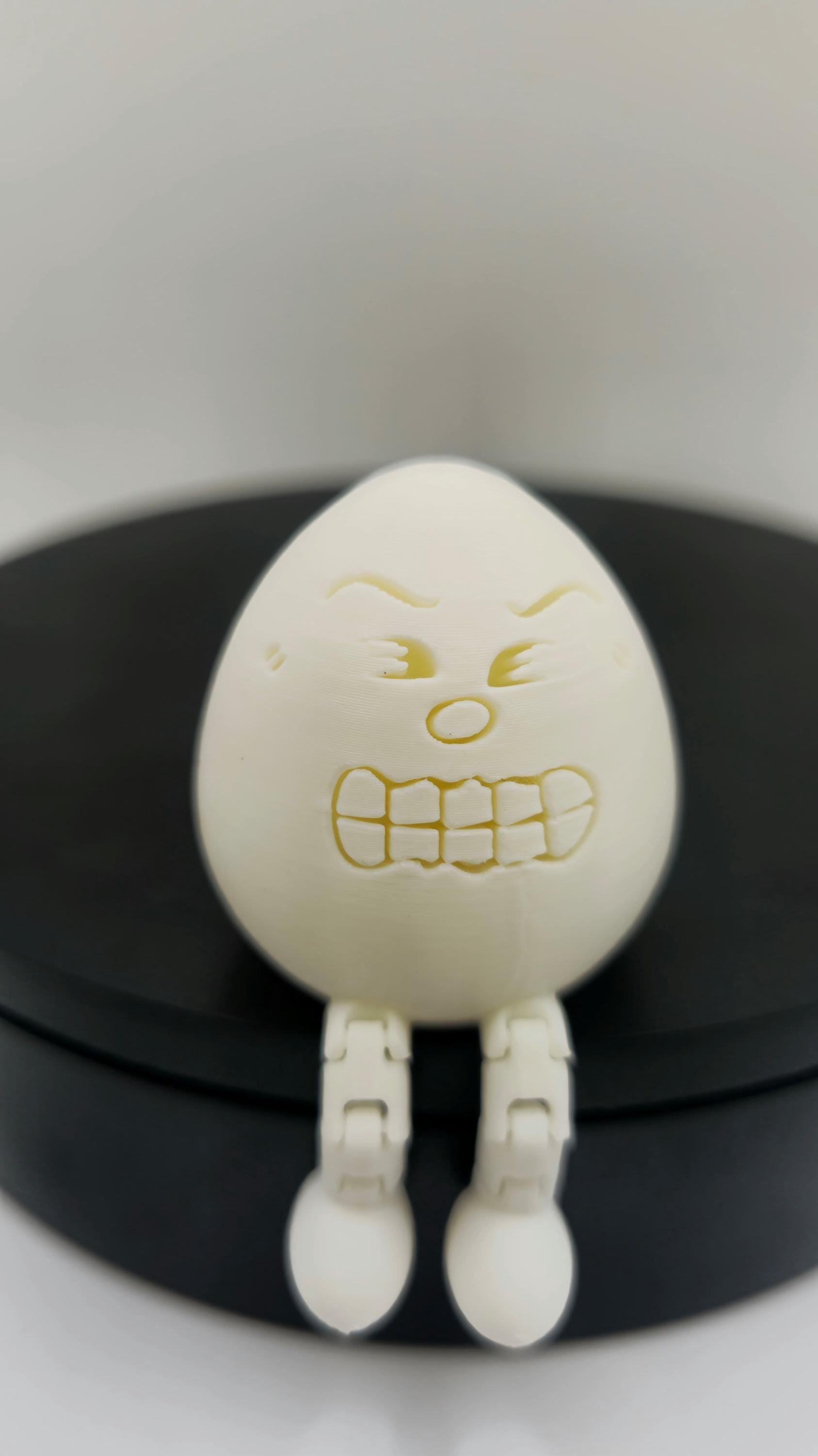 3D-Printed Angry Articulated Egg – Easter Decoration, Handcrafted PLA Figure