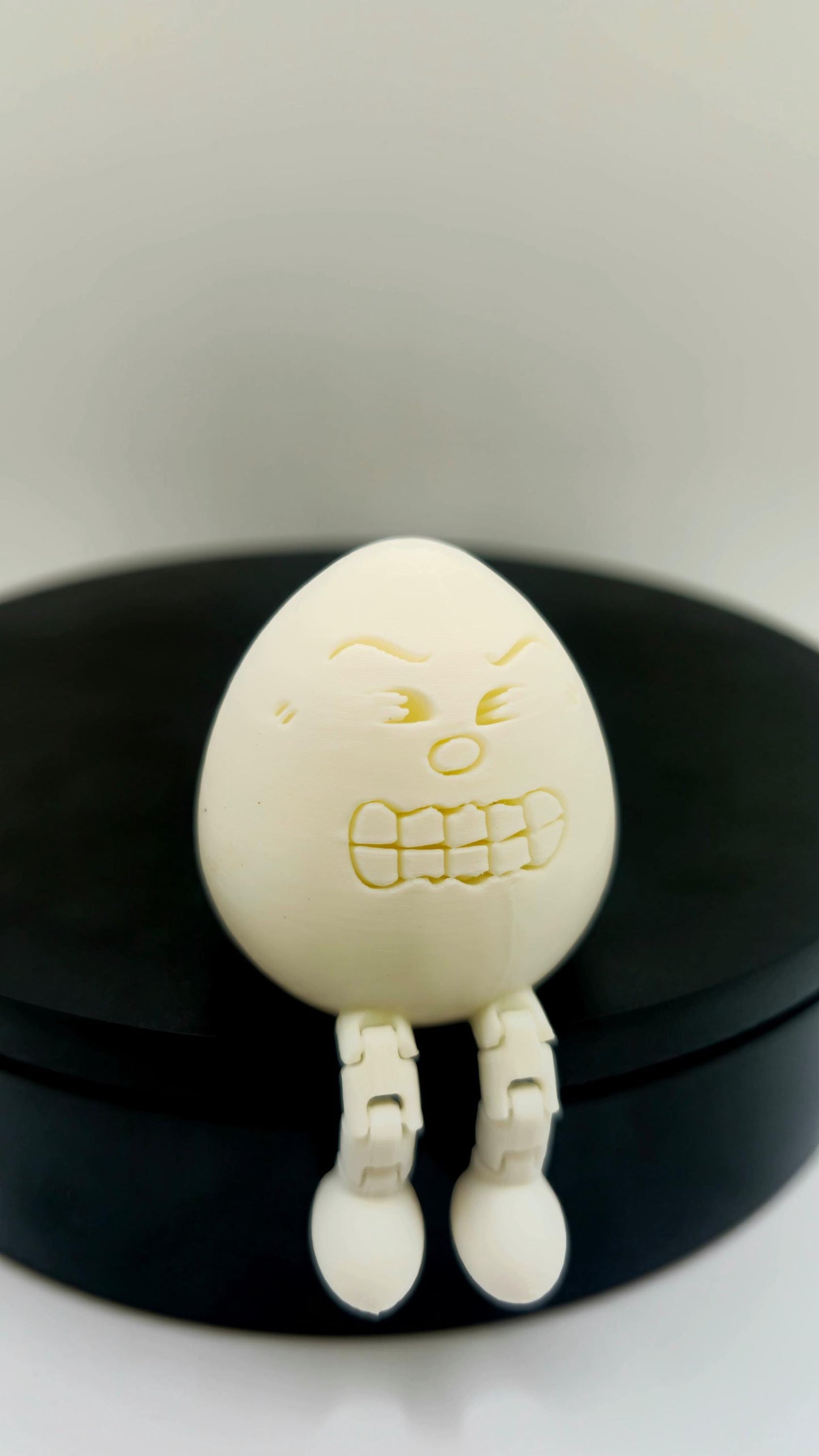 3D-Printed Angry Articulated Egg – Easter Decoration, Handcrafted PLA Figure